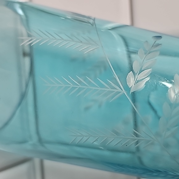 Set of 4 Fitz and Floyd Blue Etched Glasses - Picture 2 of 4